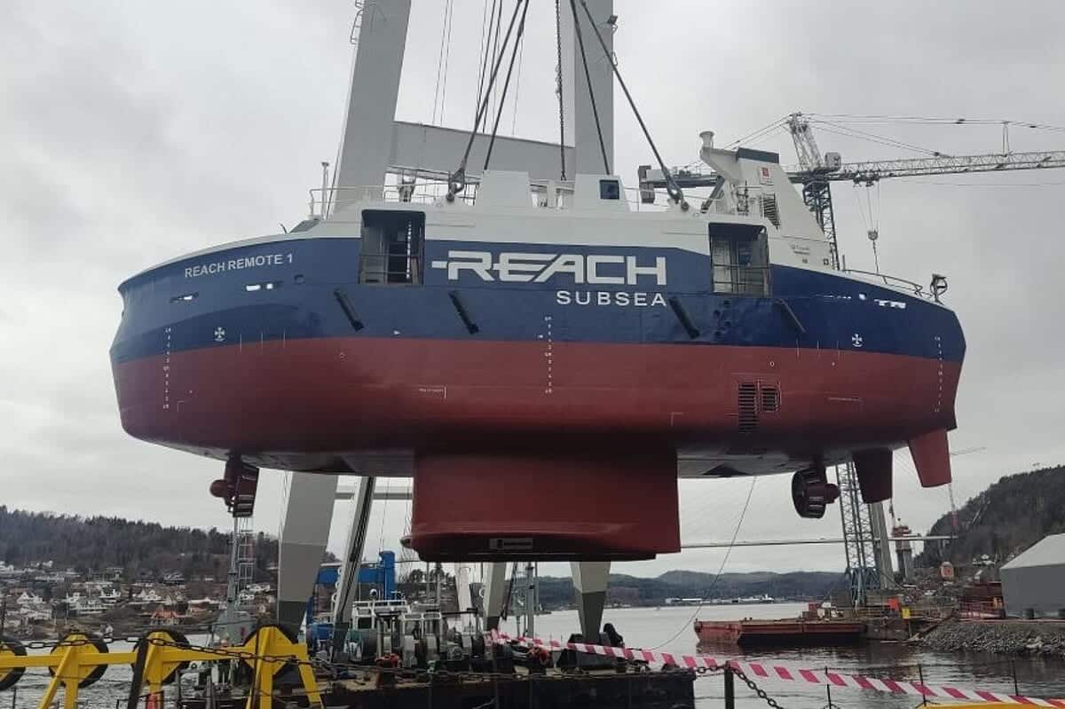 Reach Remote 1 — view 2